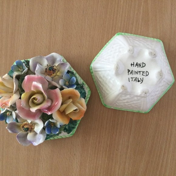Vintage Italy hand painted hexagon shape jar box bowl with applied flowers lid - Picture 6 of 6